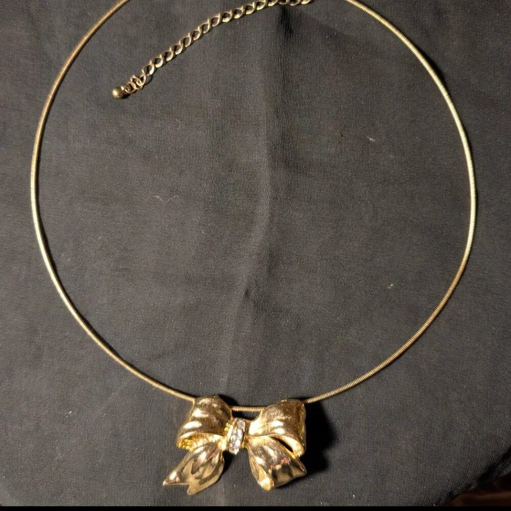 Vintage Gold Tone Bow Necklace - Rhinestone Detail